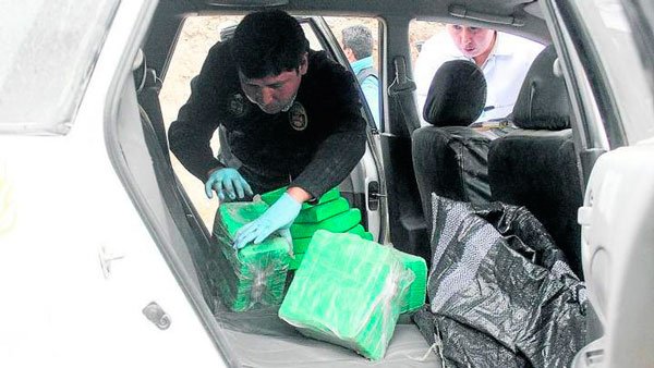 Detienen y encarcelan a esposos y su hijo que trasladaban 24 kilos de cocaína