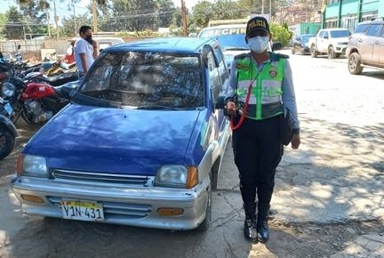 Policías recuperan vehículo reportado como robado