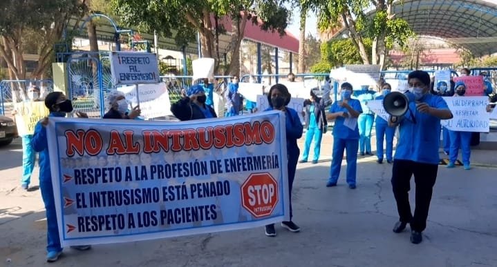 Enfermeros denuncian intrusismo de obstetras en hospital EsSalud