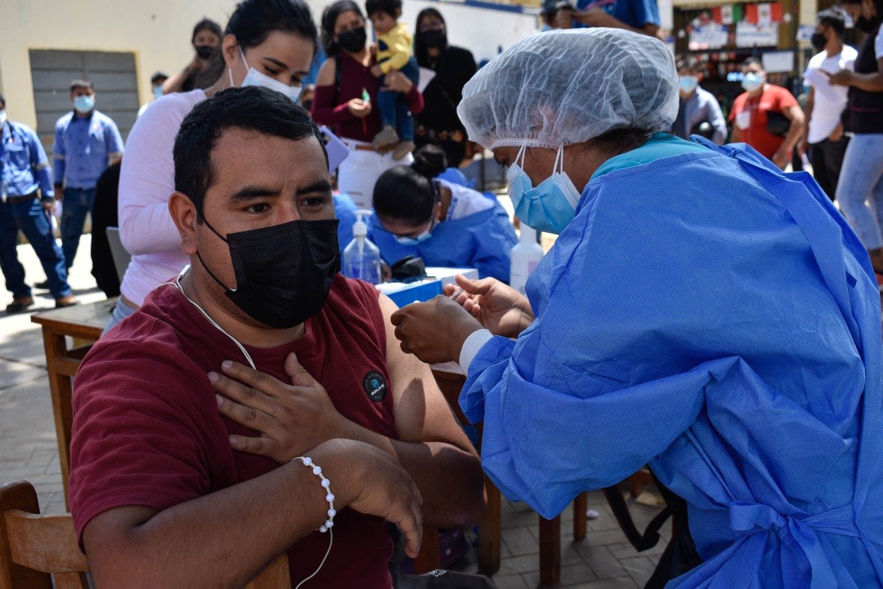 63 % de la población en Perú ya tiene las dos dosis de vacuna contra la covid-19
