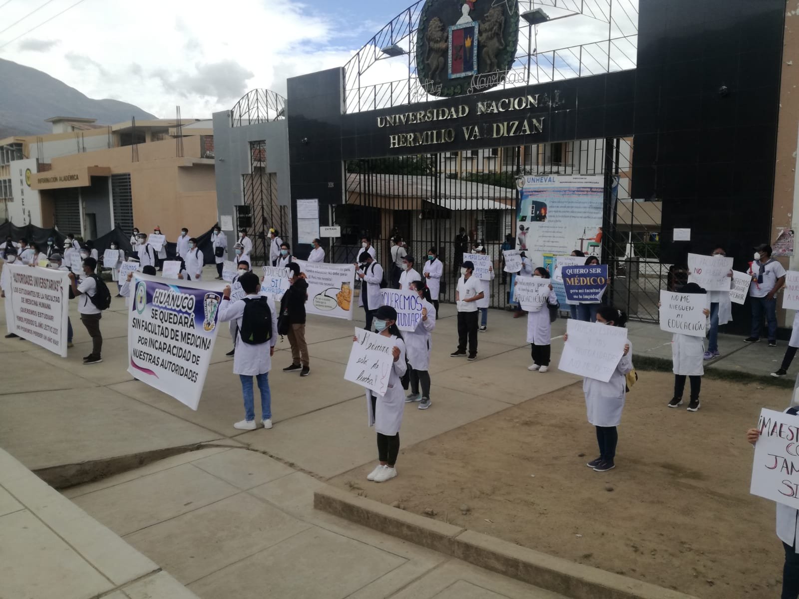 Escuela de Medicina Humana en la Unheval sin plan para que estudiantes recuperen prácticas