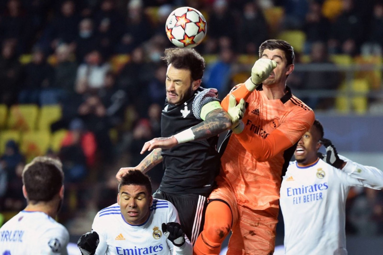 Real Madrid golea 3-0 al Sheriff del peruano Gustavo Dulanto y clasifica