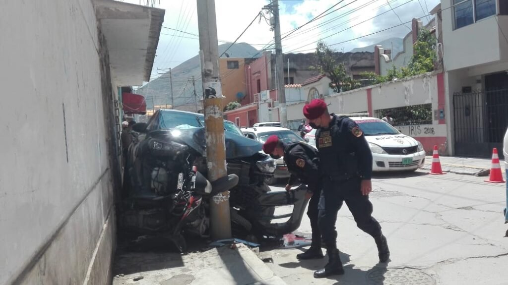 Vehículo Conducido Por Policía En Presunto Estado De Ebriedad Termina