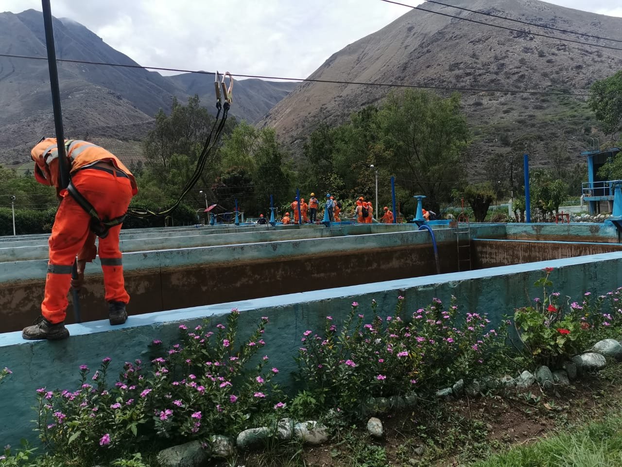 Vertimiento de brea líquida al río Higueras causó que Seda Huánuco corte el servicio de agua potable