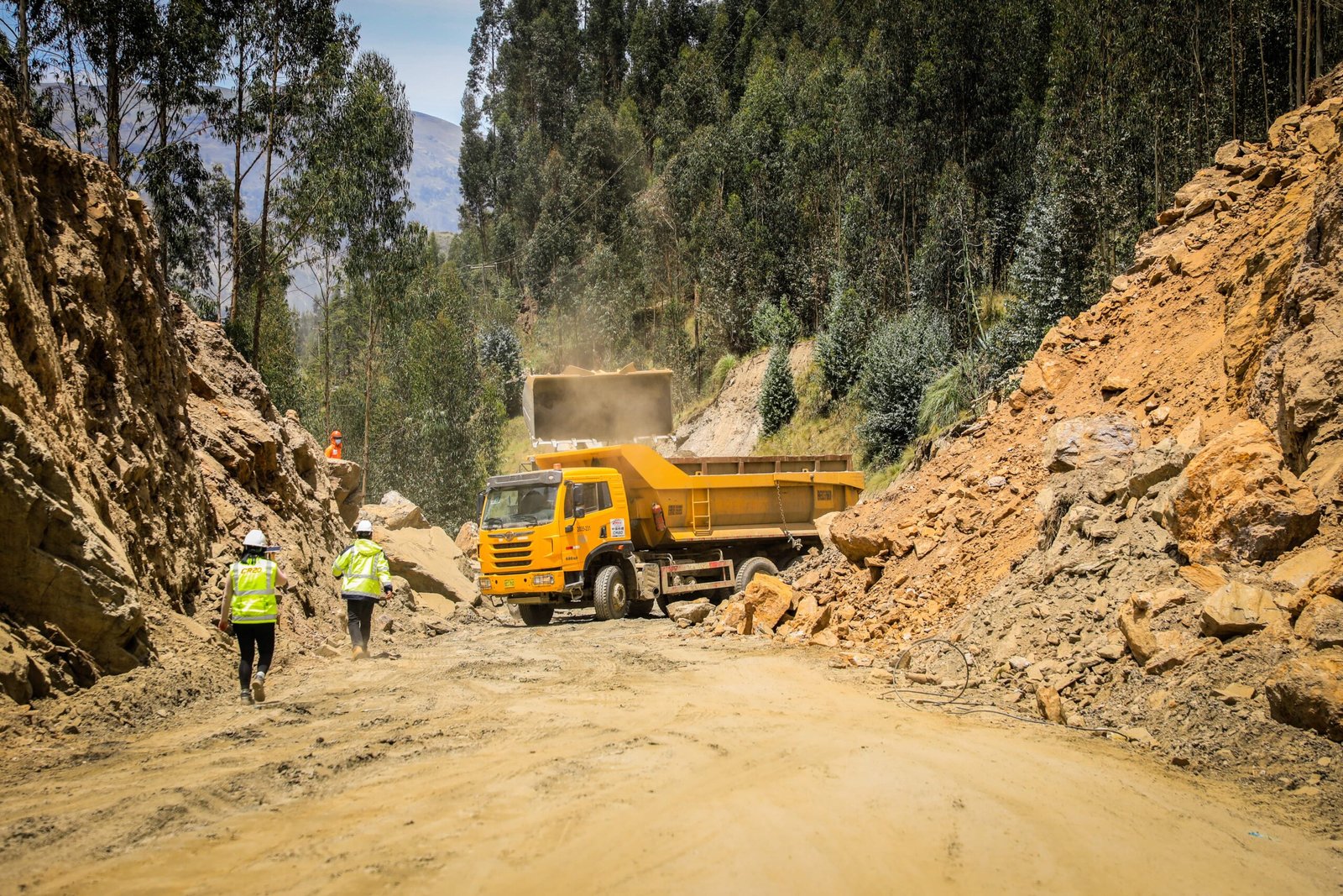 Gobernador regional inspeccionó carretera Huánuco – La Unión