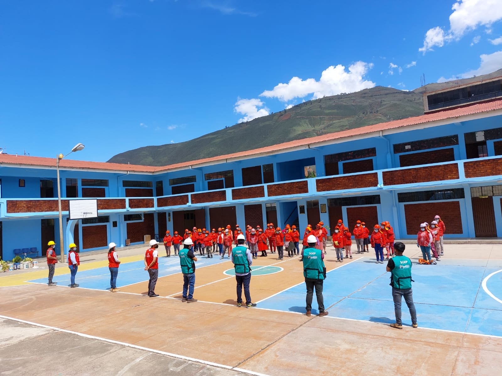 Alcalde de Huánuco entregó refaccionado local del colegio Milagro de Fátima en Las Moras