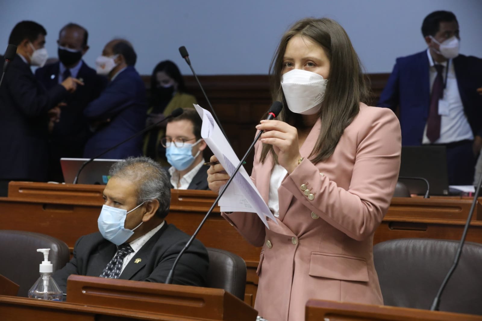 Comisión de Educación aprueba dictamen que permitiría a la Unheval reabrir secciones