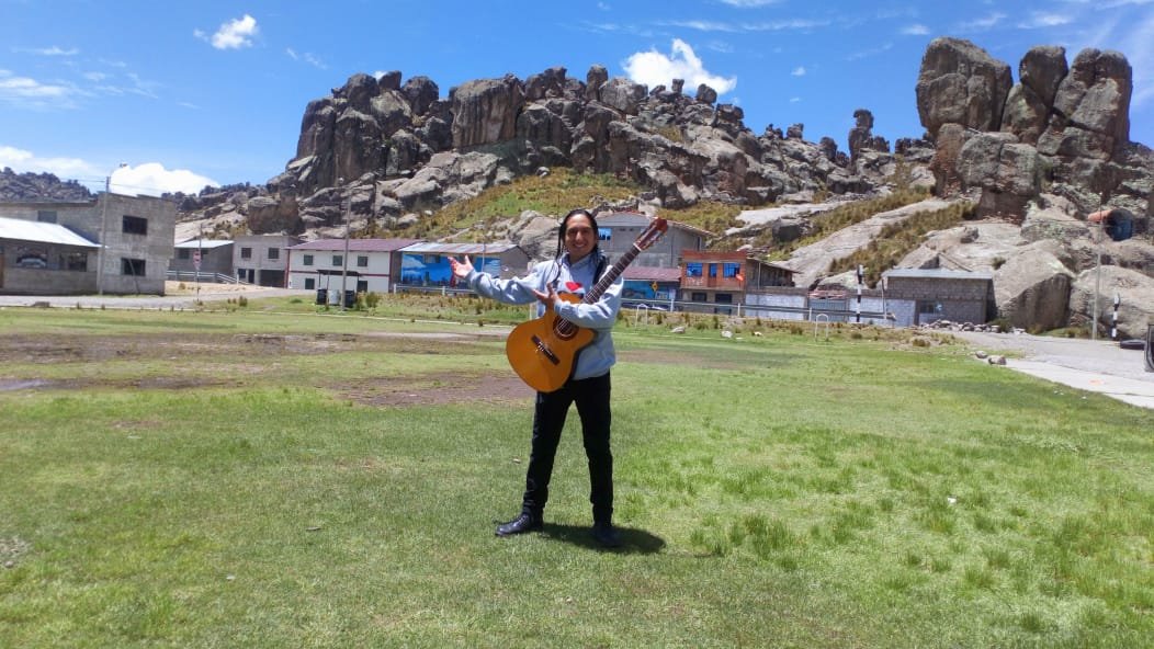 Elvis Johnny Falcón Cristóbal: aventuras en partituras