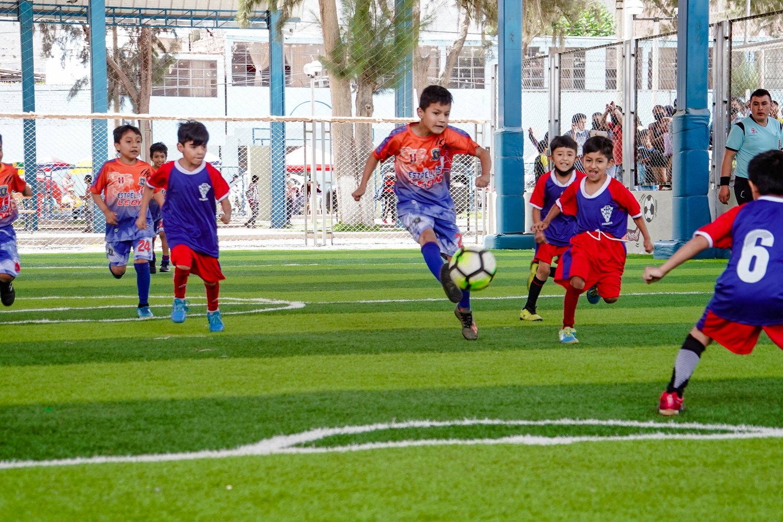 ¡Niños viven su Mundial! Arrancó tradicional torneo de menores con 80 equipos