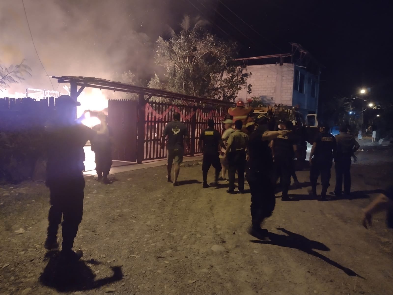 Iracundo prende fuego y deja en cenizas casa de su ex pareja