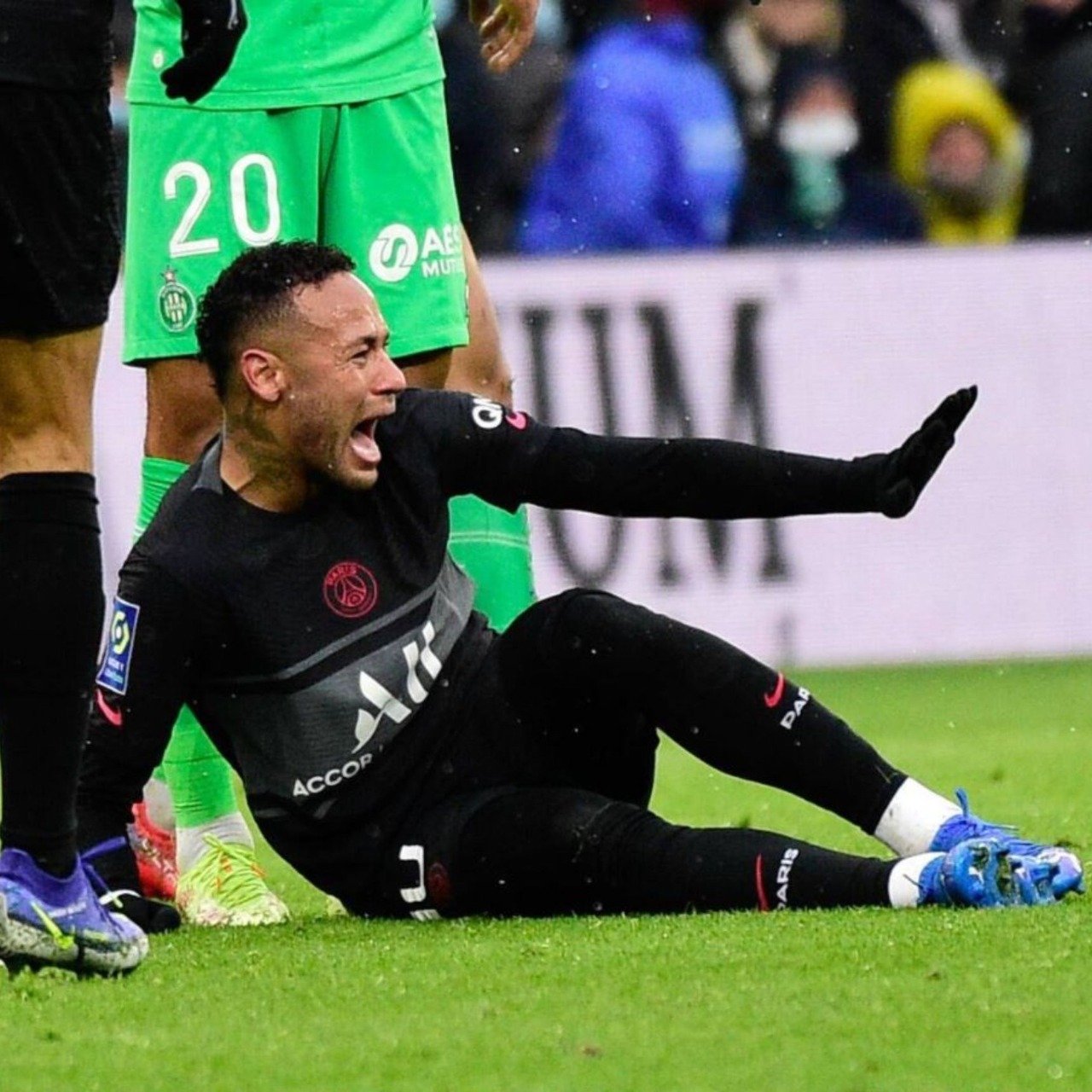 Neymar supera lesión y vuelve a entrenar