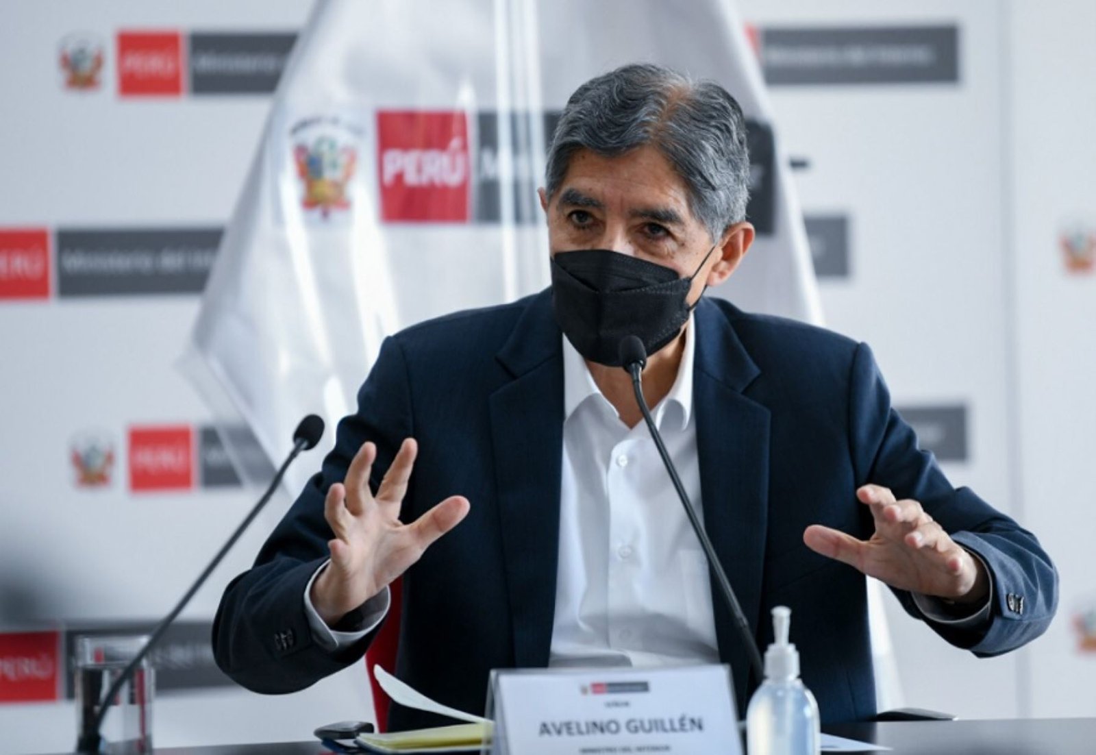 Avelino Guillén presentó su carta de renuncia al Ministerio del Interior