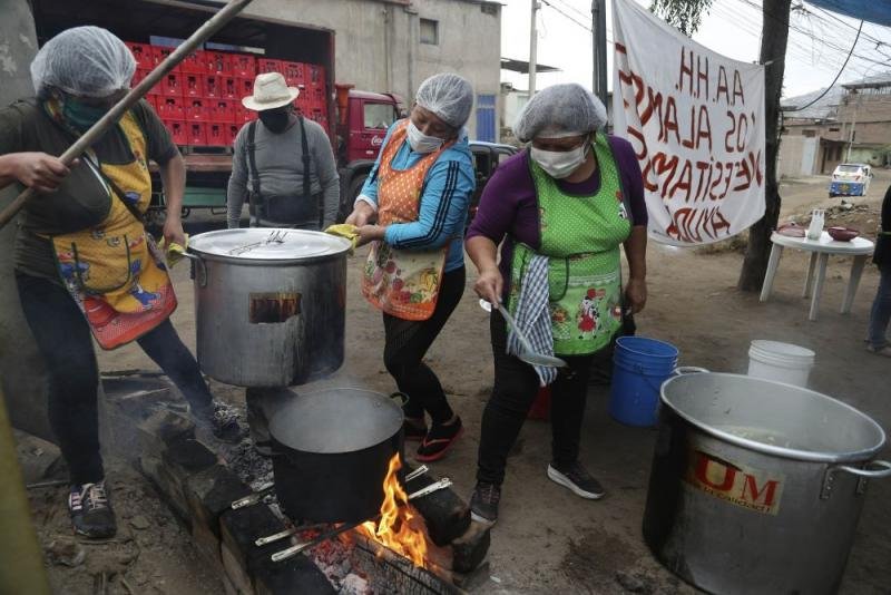 Mujeres de aportan en las ollas comunes requieren mayor apoyo