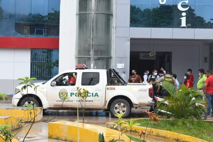 Obrero murió al caer de sexto piso cuando colocaba mamparas