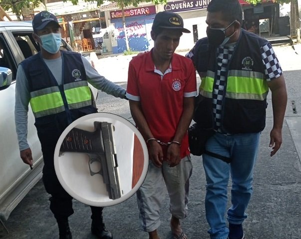 Sorprenden a parroquiano portando una pistola