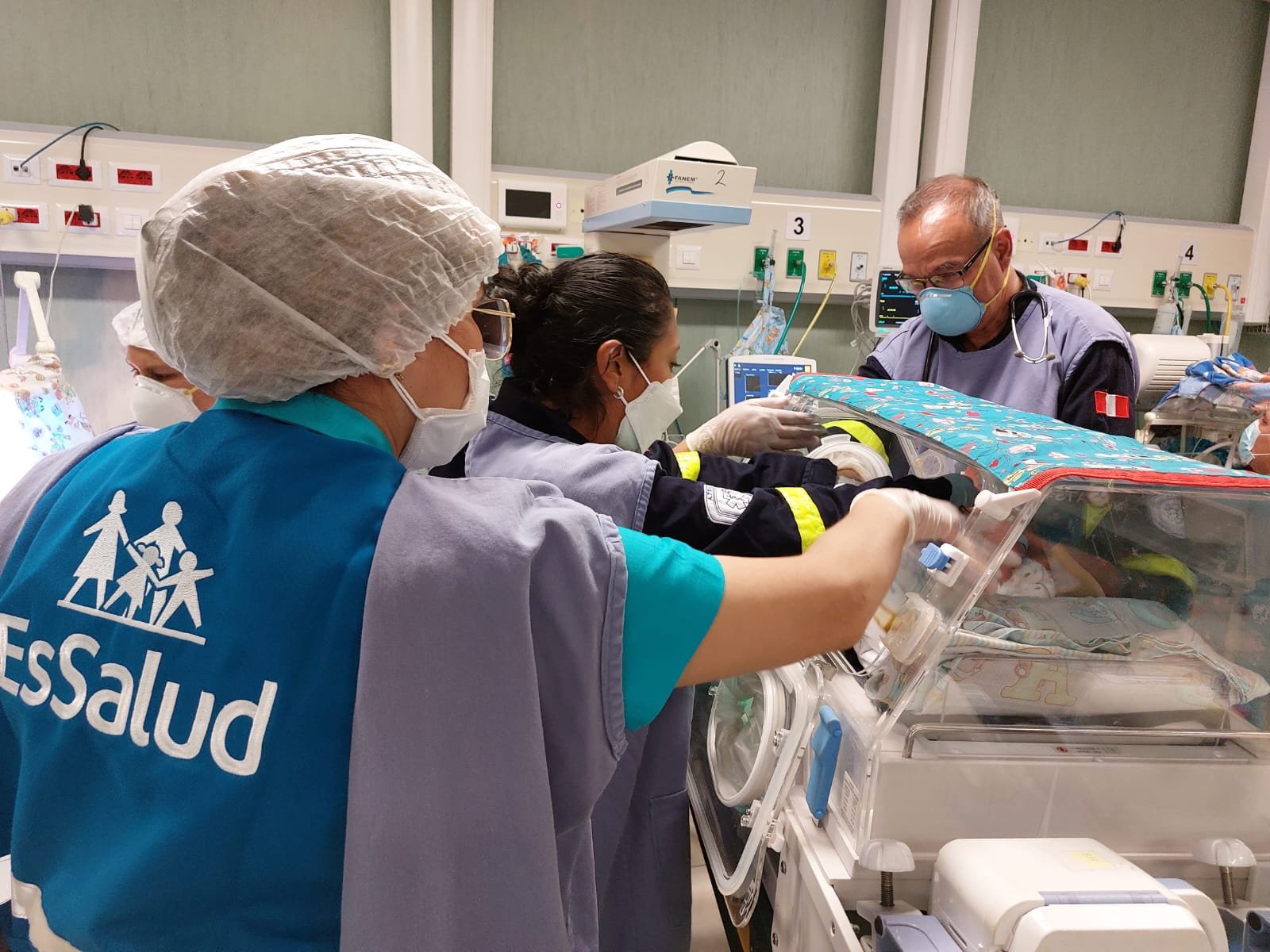 EsSalud: trasladan de Huánuco al Callao a un recién nacido para salvarle la vida