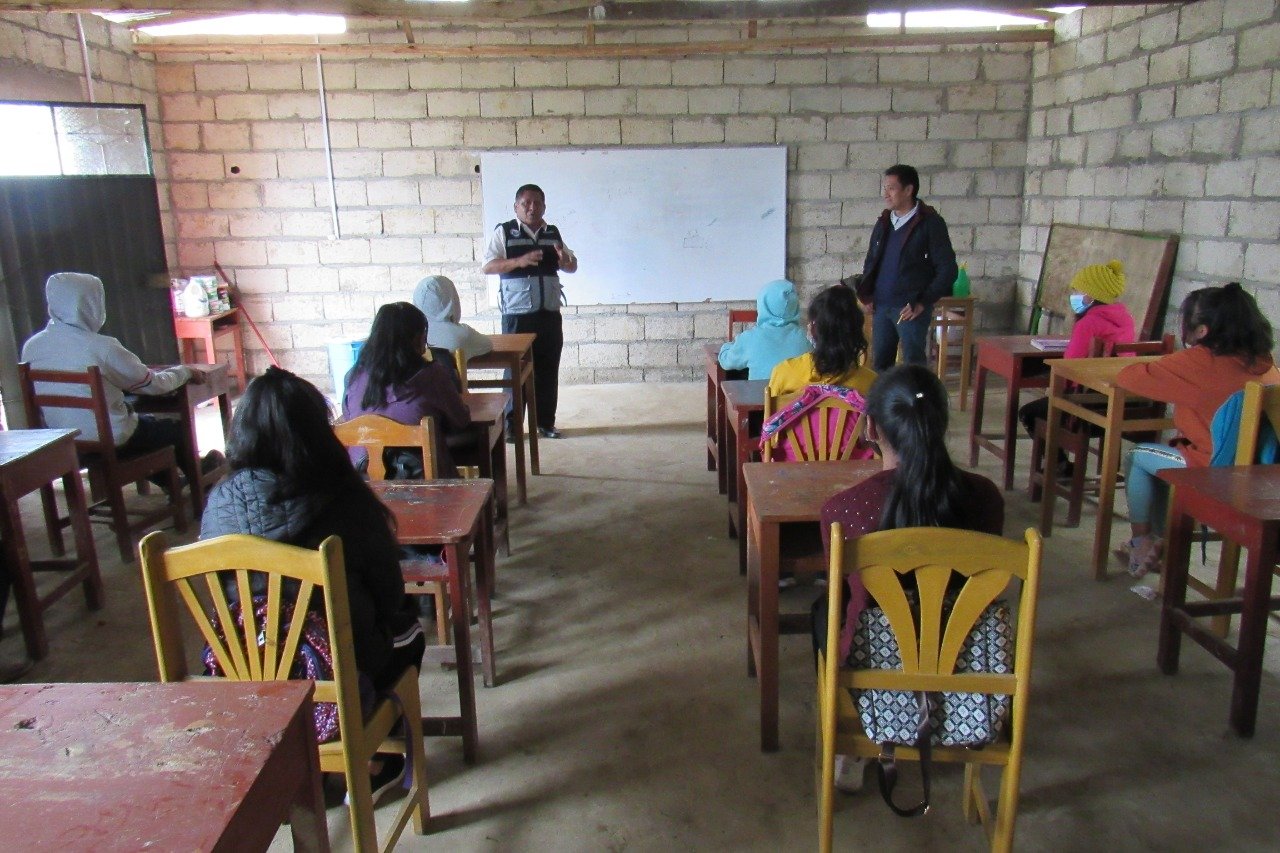 Supervisan clases presenciales en la zona rural de Huánuco