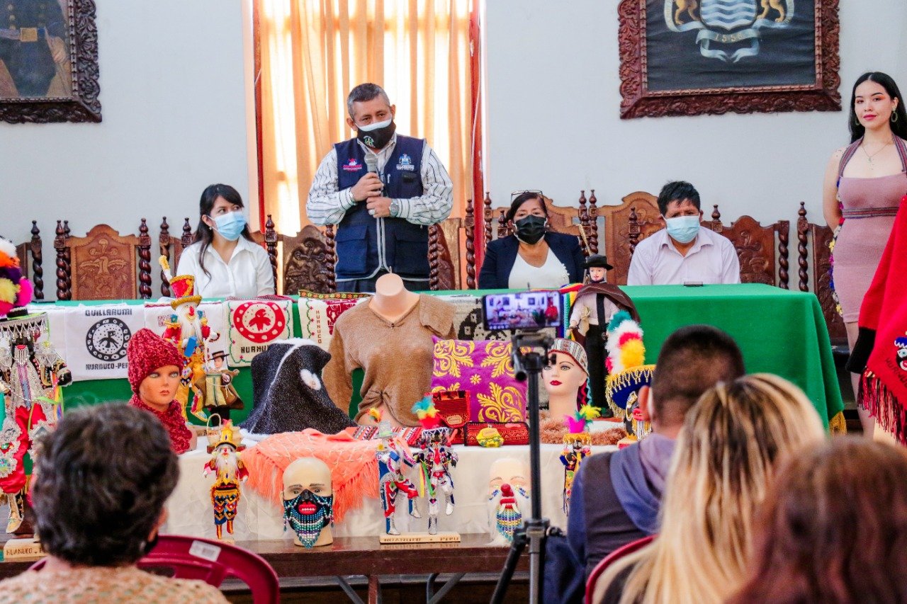 Organizan desfile, concurso y feria de artesanía huanuqueña