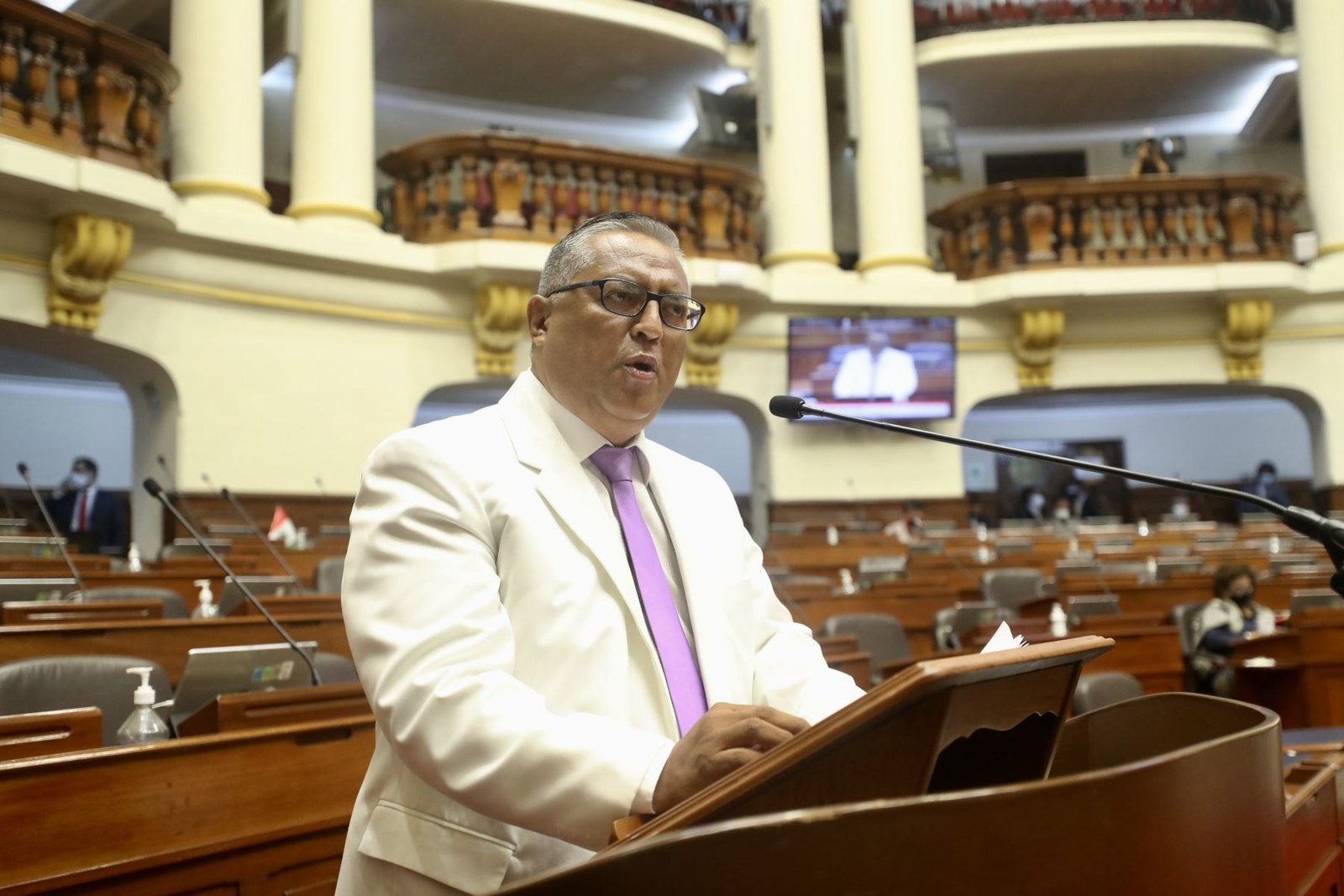 Con 33 firmas, presentaron moción de censura contra el ministro de Salud Hernán Condori