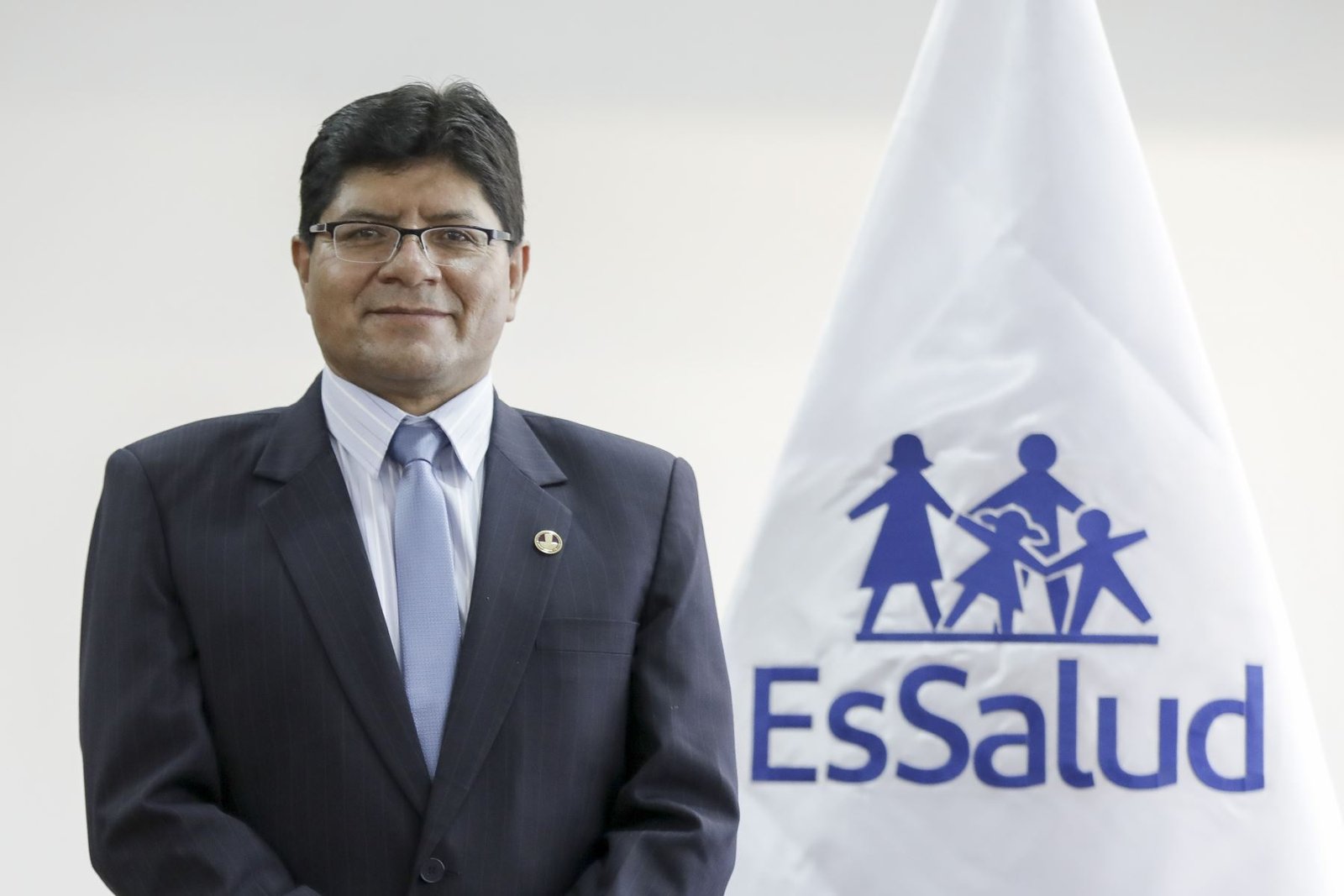 Nuevo presidente de EsSalud promete gestión transparente y sin corrupción