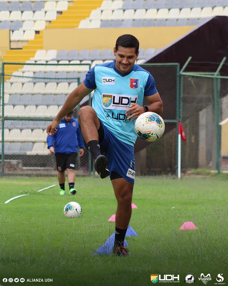 Alianza Universidad entrenó en el Heraclio Tapia