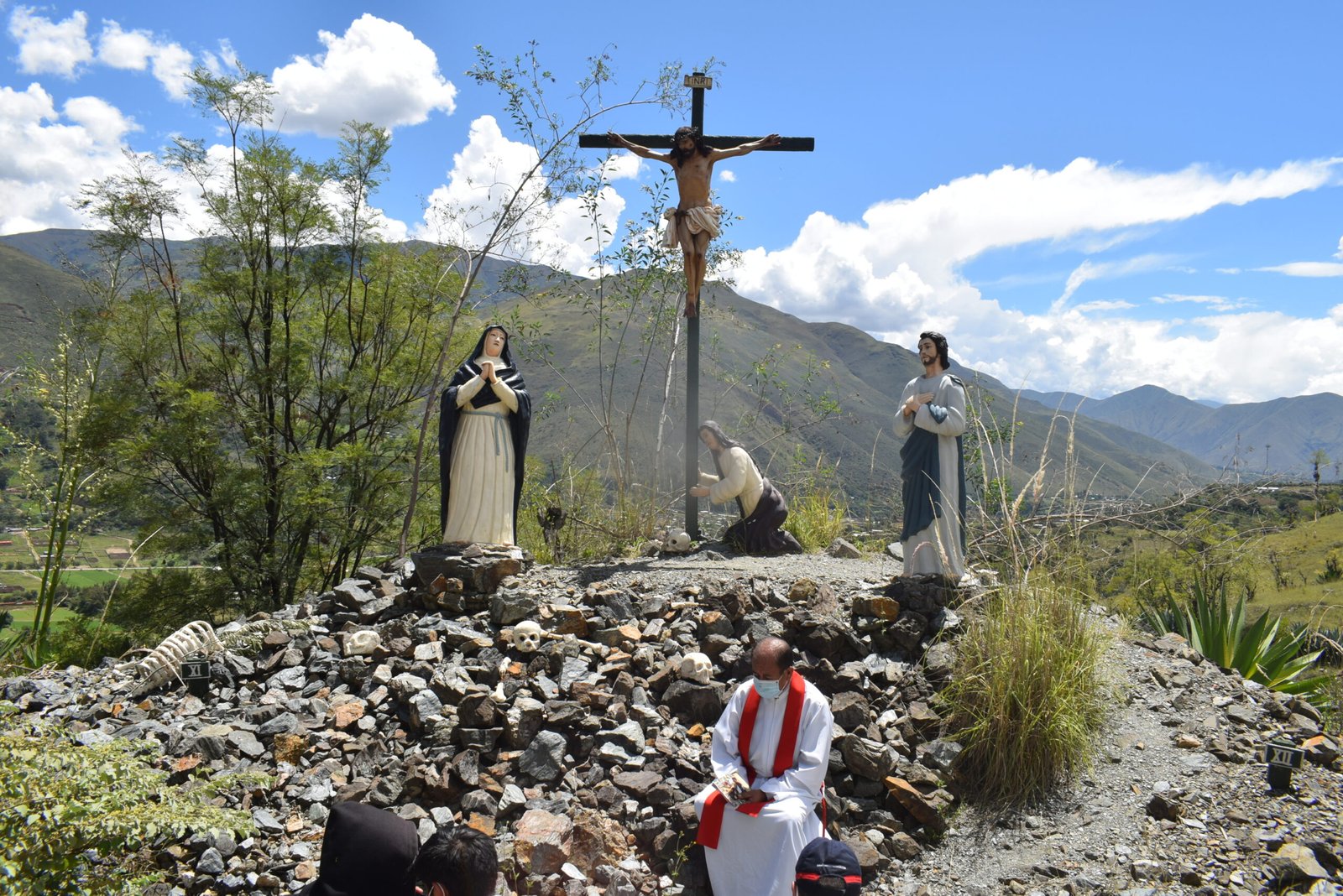 Padre Oswaldo: “Jesús sufrió hasta morir para perdonar nuestros pecados”