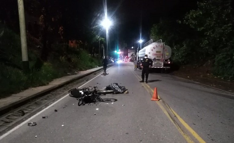 Tingo María: Motociclista muere decapitado tras violenta colisión con cisterna