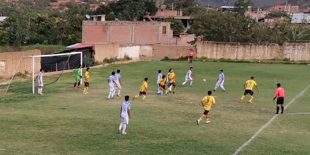 Héroes Huacarinos lideran la Copa Perú en su liga