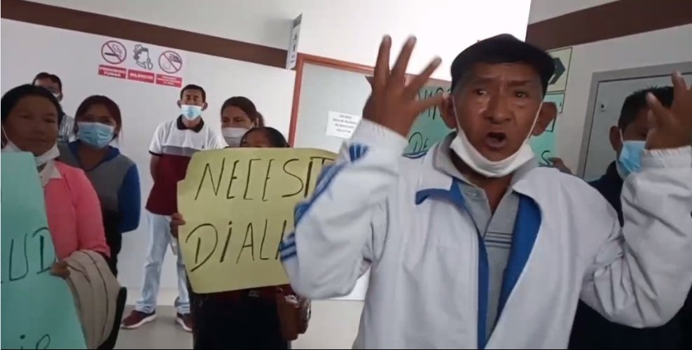 Pacientes que reclaman diálisis en el Hospital Regional Hermilio Valdizán: “Queremos vivir”