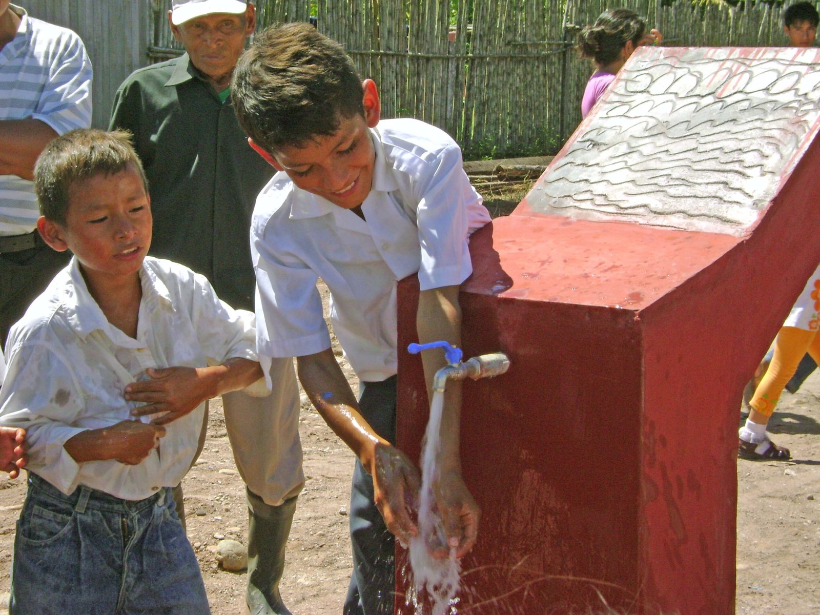 Huánuco es la región con menor porcentaje de colegios conectados a la red de agua potable
