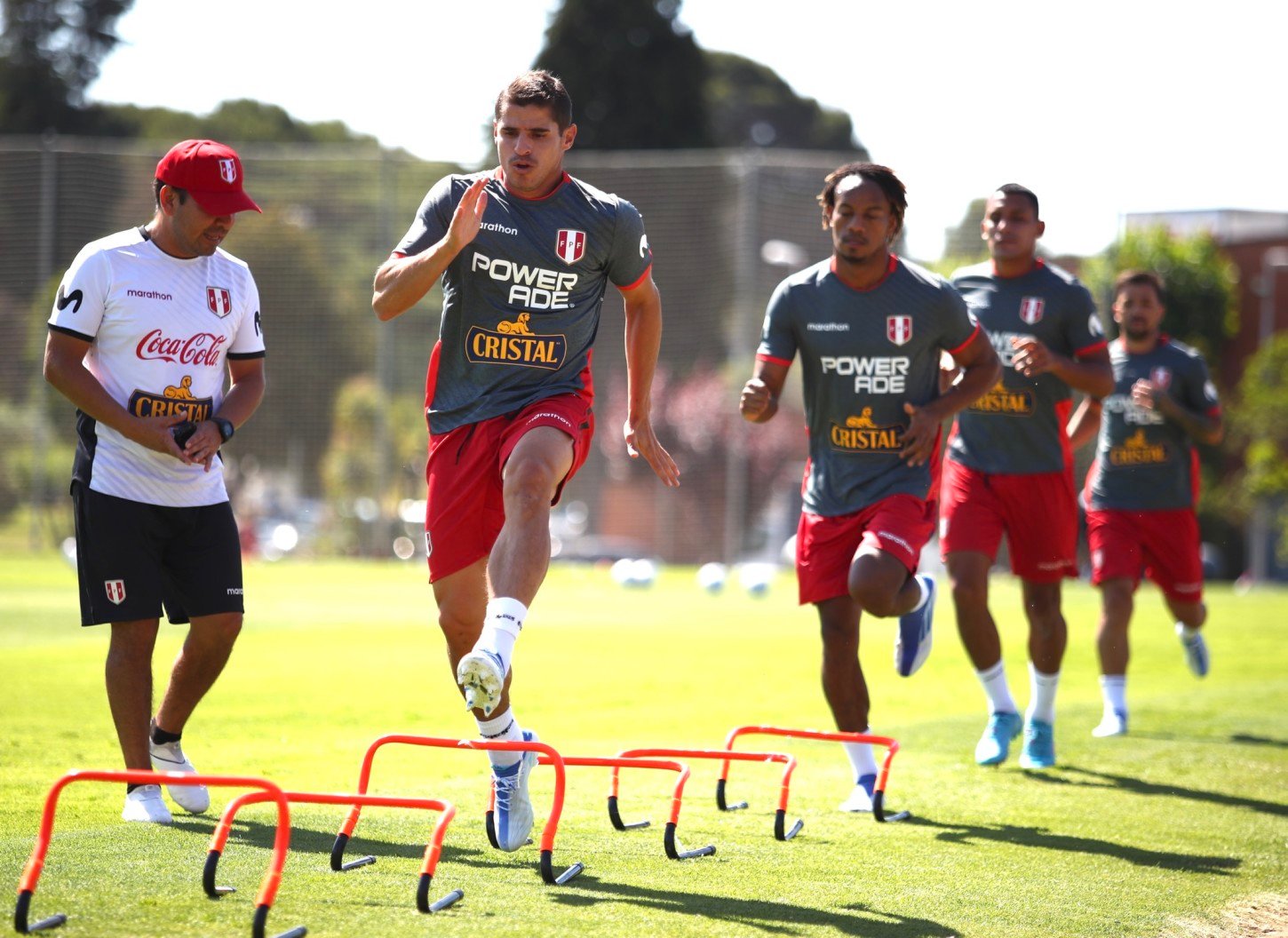 Selección peruana entrena con equipo completo