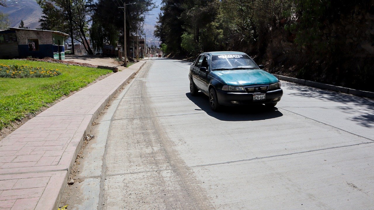 Pista de la Av. Los Girasoles en Amarilis a punto de inaugurarse