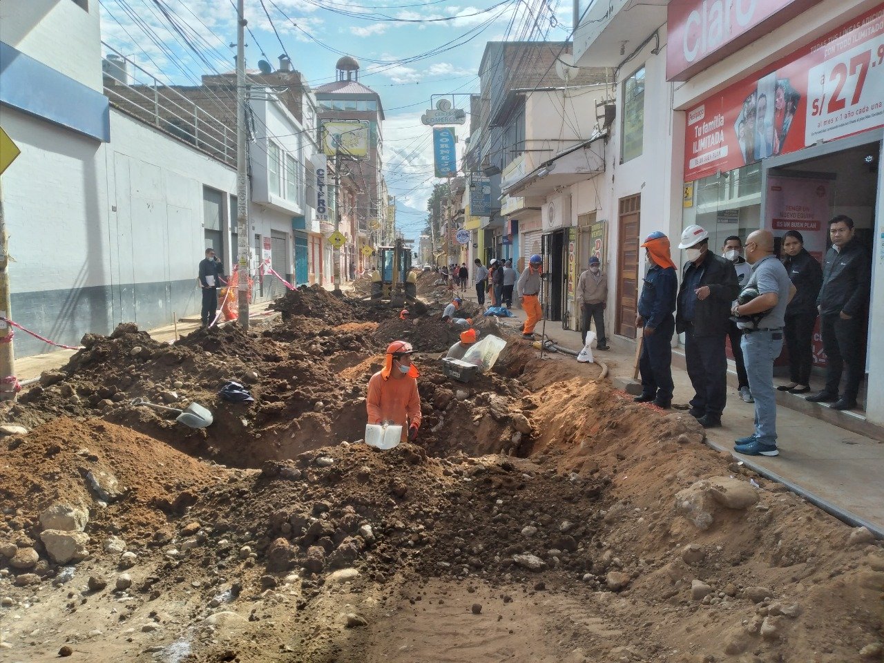 Trabajos en pistas y veredas ocasionó otro corte de luz en centro de la ciudad de Huánuco