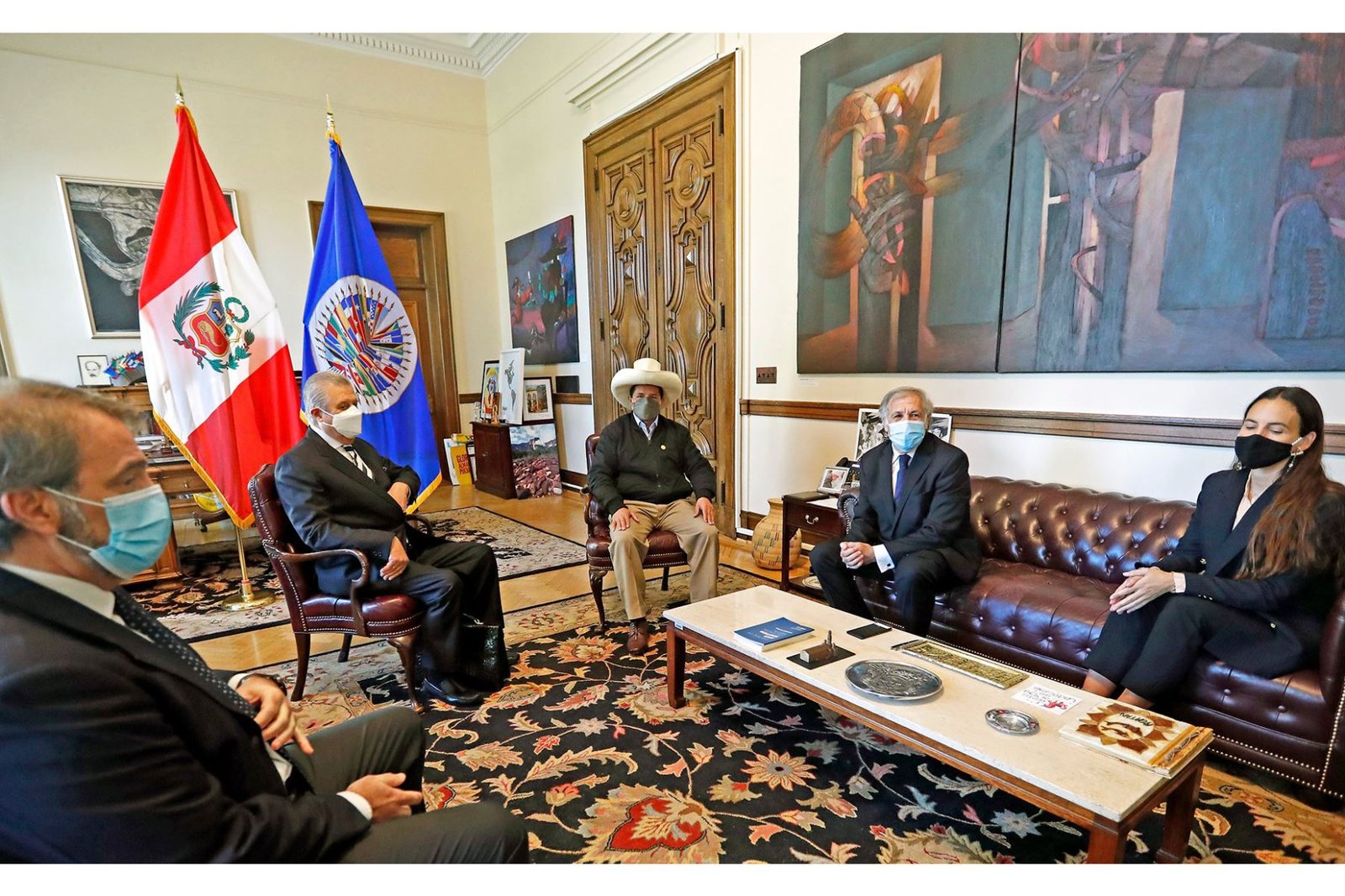 Congreso rechaza acuerdo para cita de OEA en Lima por pedido de baño neutro