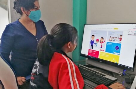 Escolares verifican condiciones de limpieza y desinfección en los colegios de Huánuco
