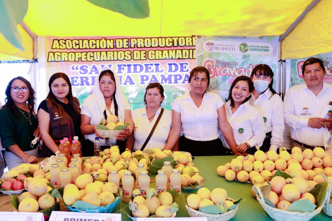 Productores de seis zonas de la región Huánuco se lucieron en festival de la granadilla