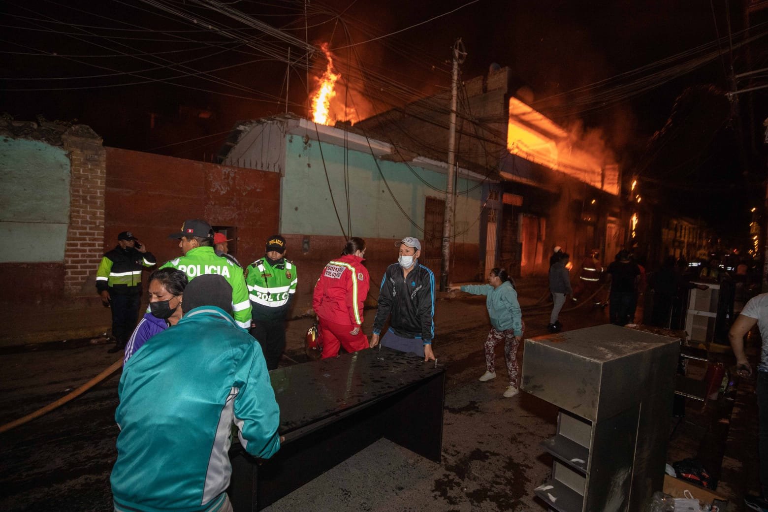 Mercadería de céntricos comercios en la ciudad de Huánuco que ardió en llamas está valorizada en más de 2 millones de soles