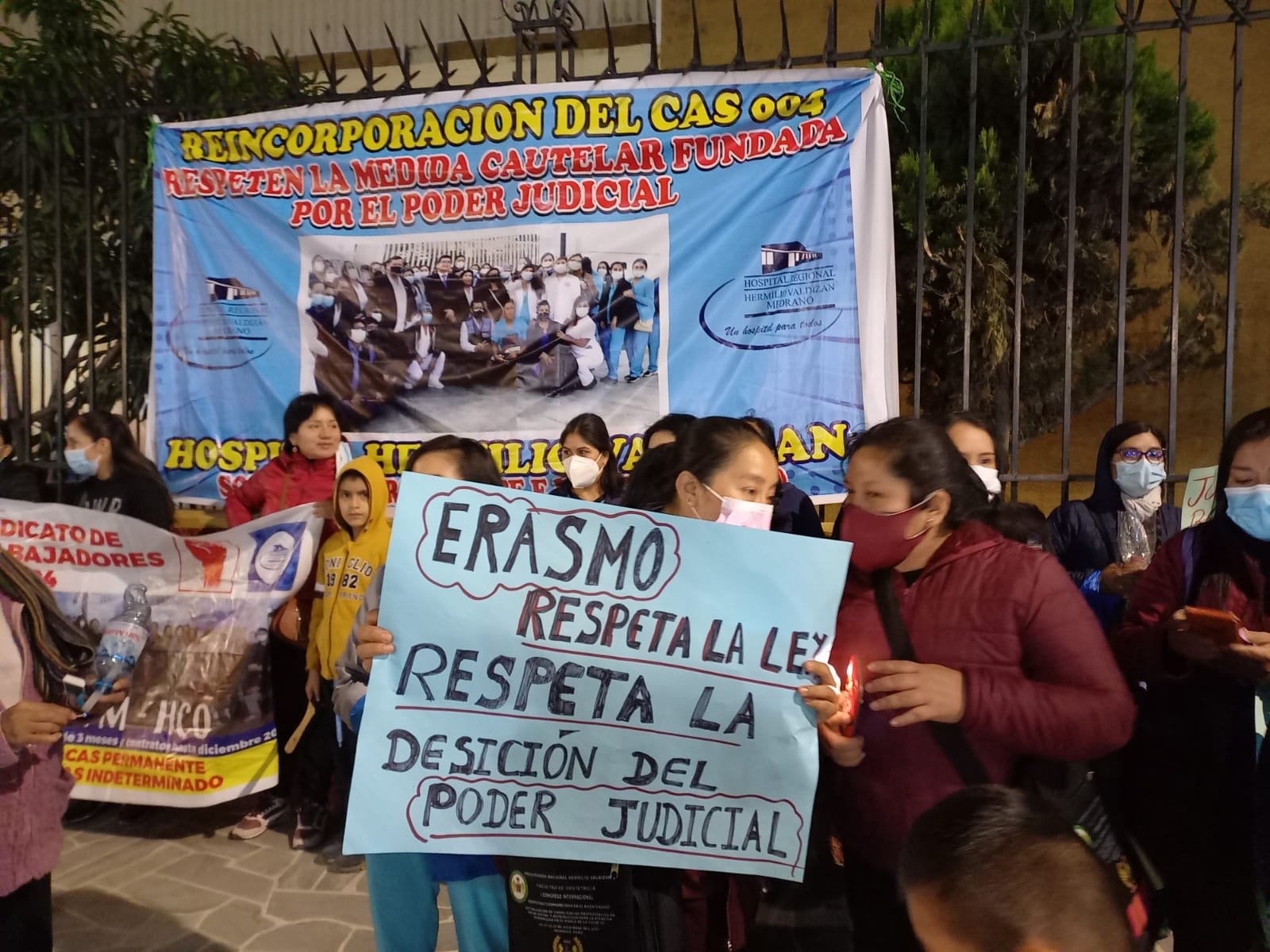 Trabajadores CAS del hospital despedidos exigen cumplir mandato judicial que ordena  reincorporación