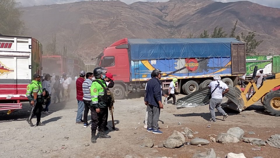 Ejecutan desalojo parcial en Puelles