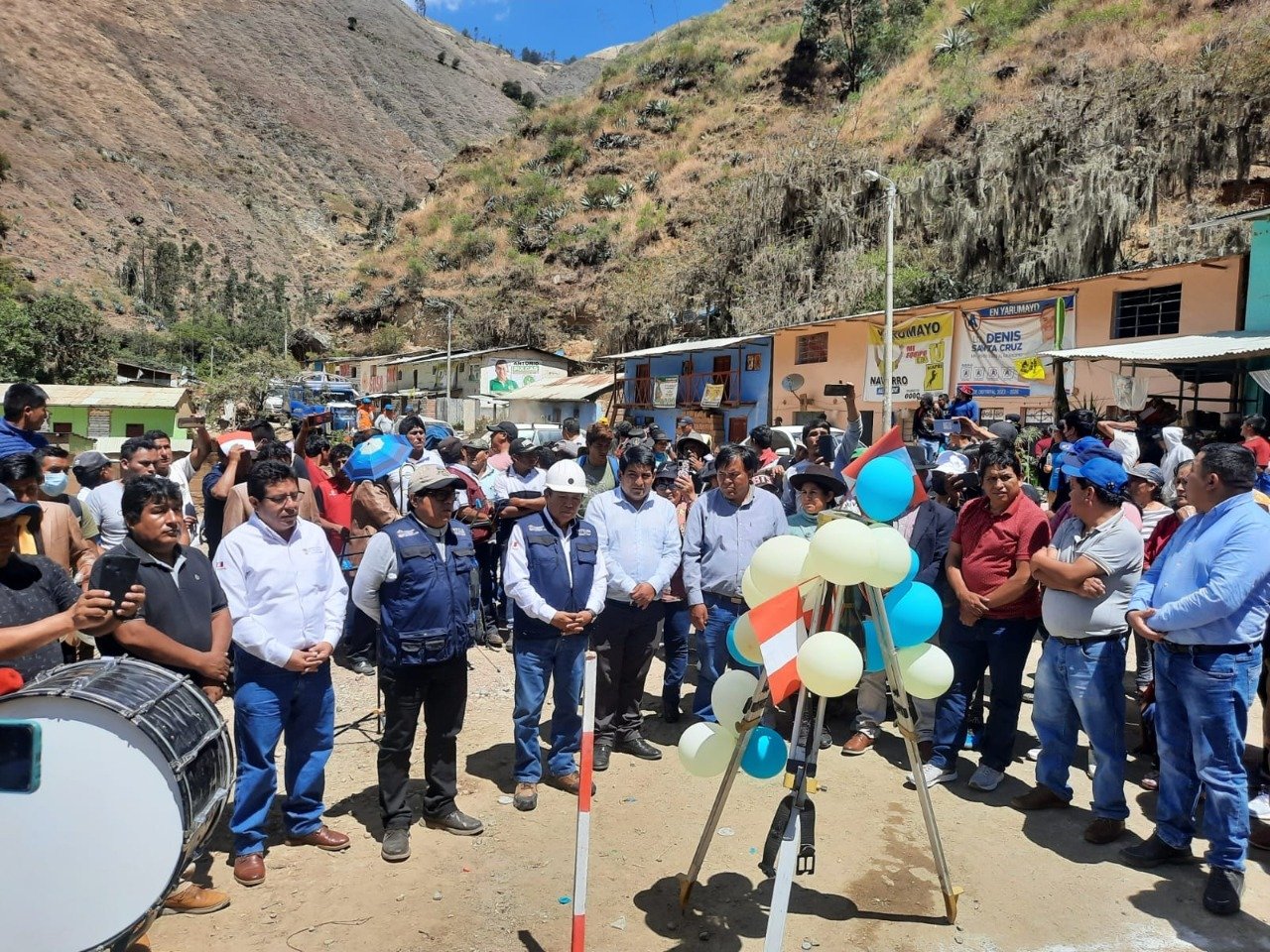 Ponen primera piedra para asfaltar vía Higueras a Cozo