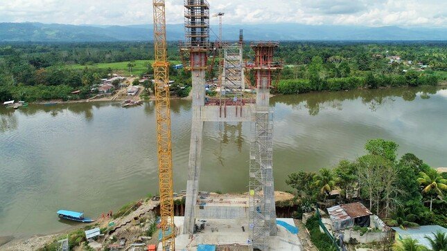 Construcción del puente Huallaga que unirá poblados del nororiente presenta 57 % de avance