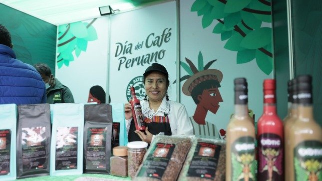 Cafetaleras obtuvieron S/ 30 mil en ventas durante feria por Día de Café Peruano