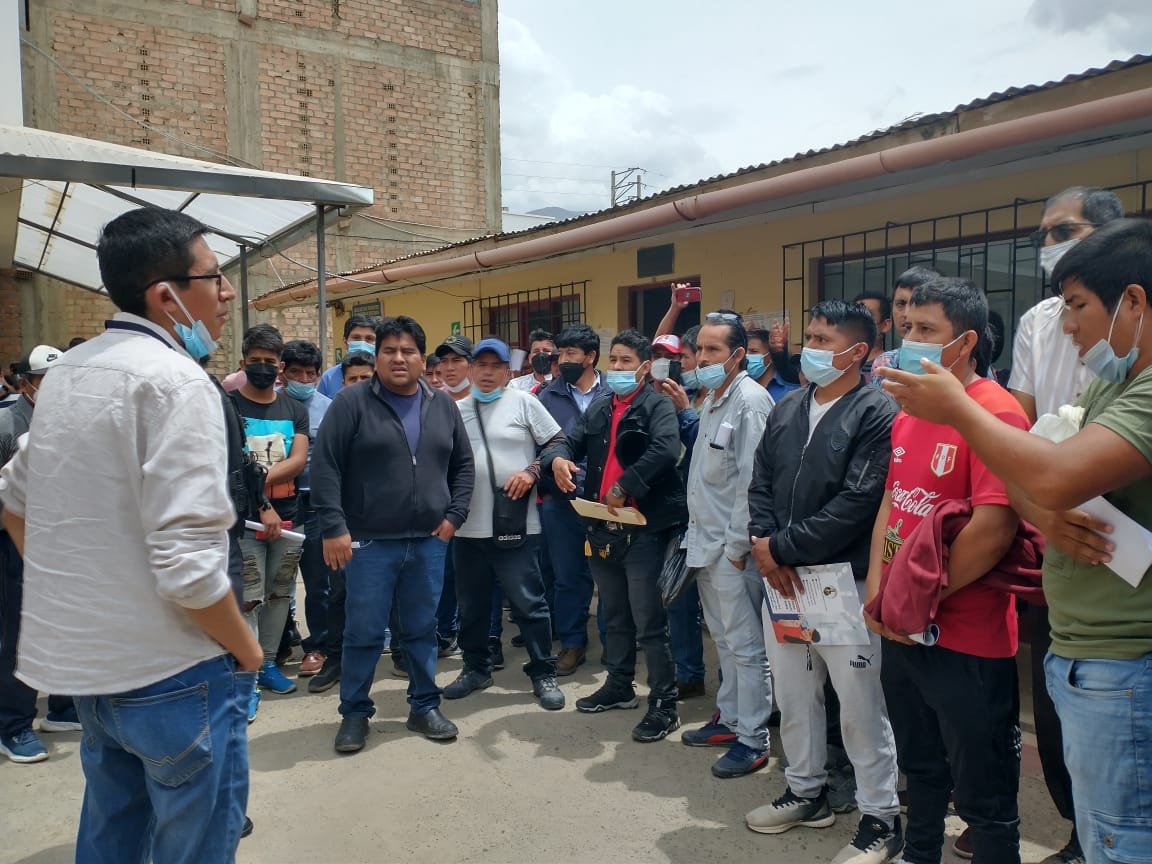 Choferes denuncian demora en revalidación de licencias en la DRTC Huánuco