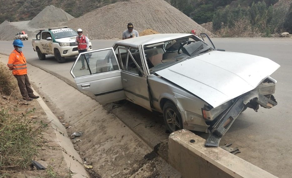 Despiste de automóvil deja tres heridos