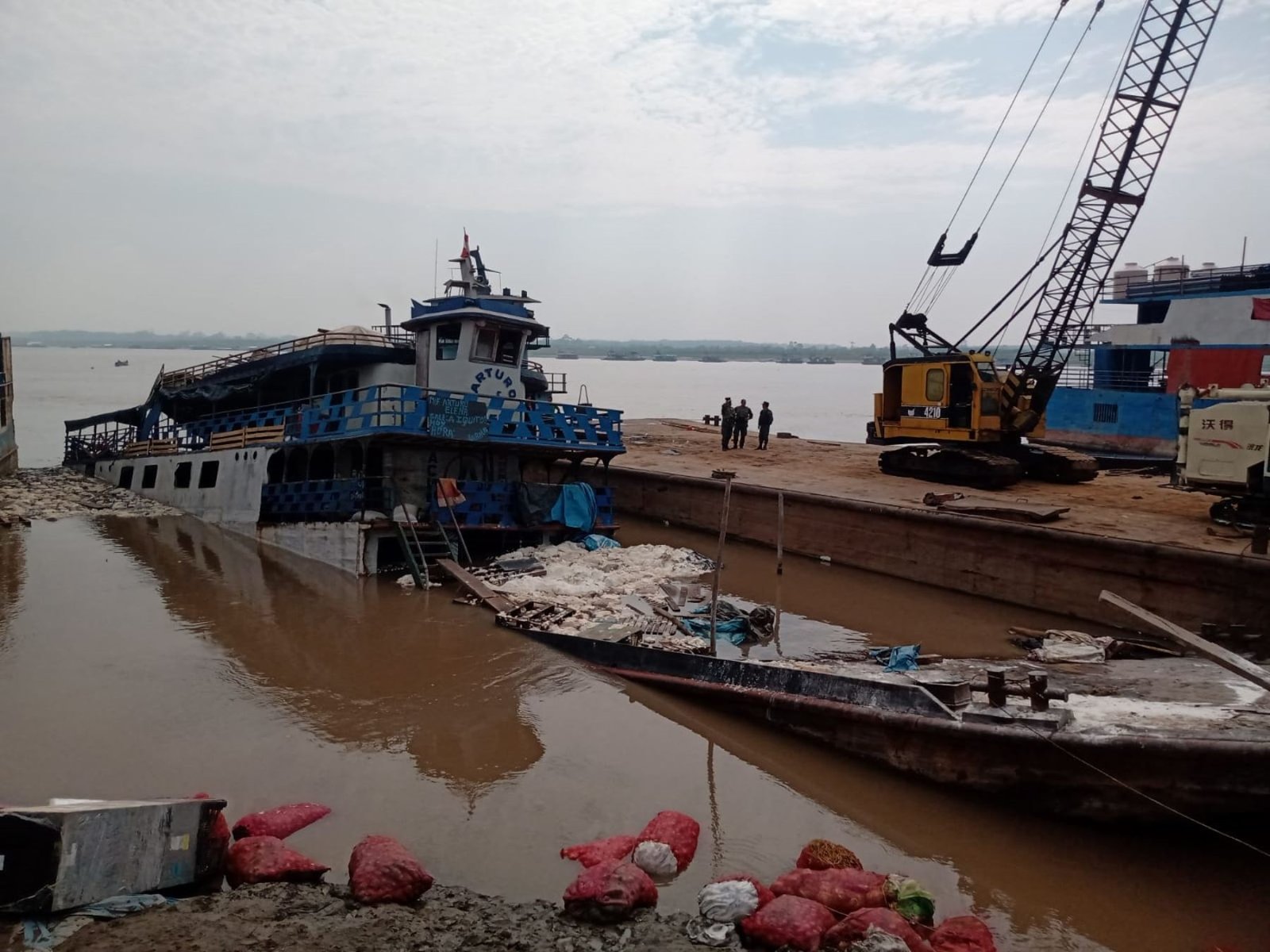 Pucallpa: embarcación de carga sufre accidente y se hunde en el río Ucayali