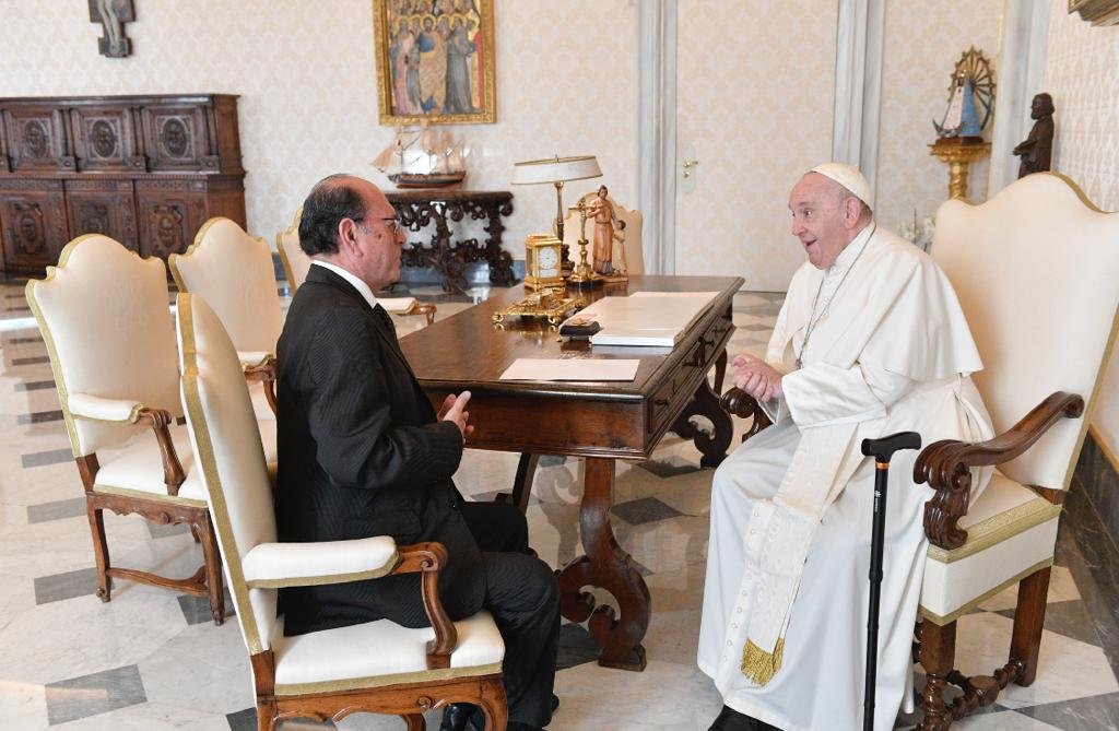 El Papa Francisco desea “el diálogo y concordia” para Perú