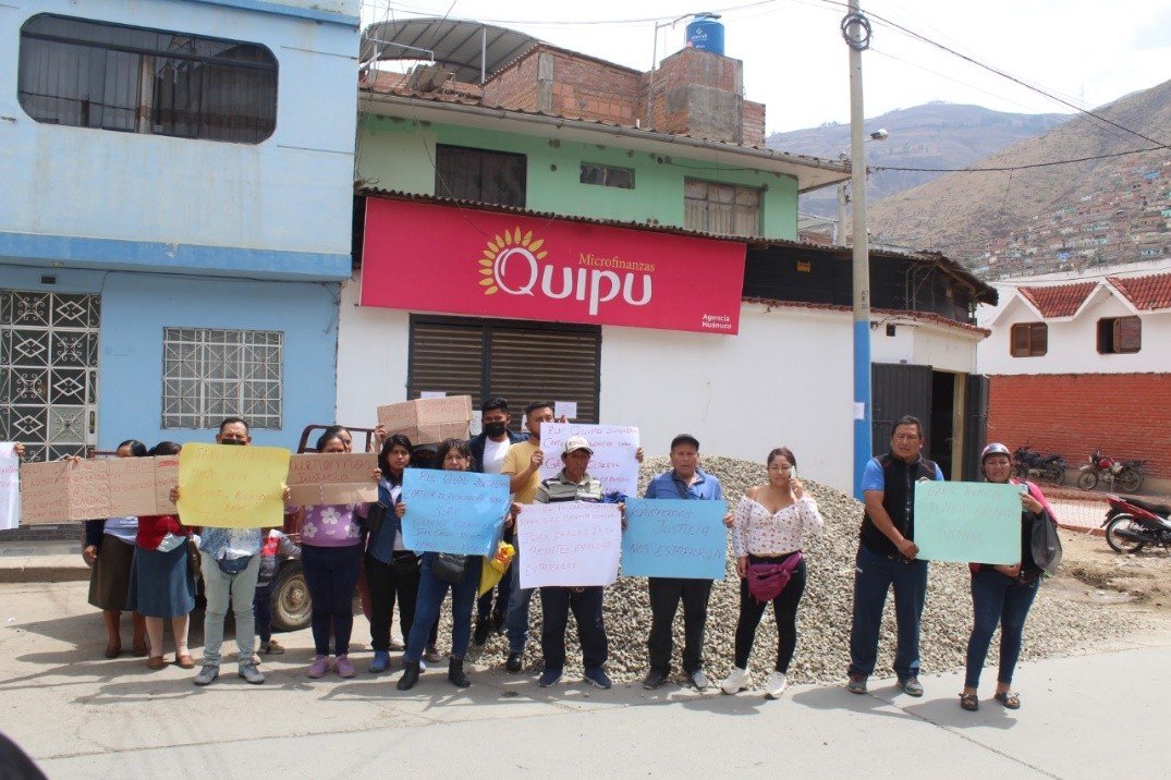 Comerciantes denuncian que fueron estafados por ‘microfinanciera Quipu’