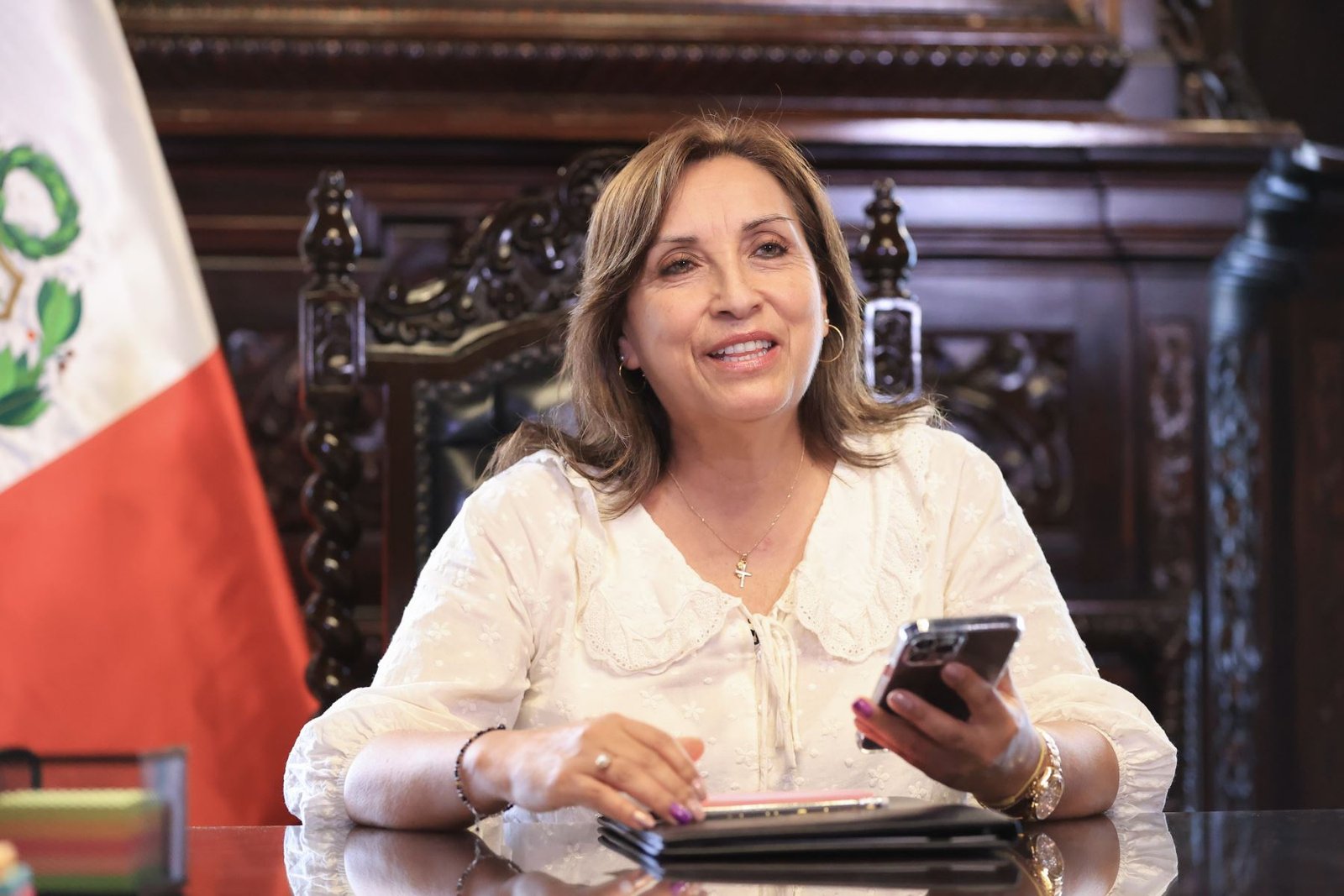Dina Boluarte no descarta la posibilidad de adelantar elecciones generales