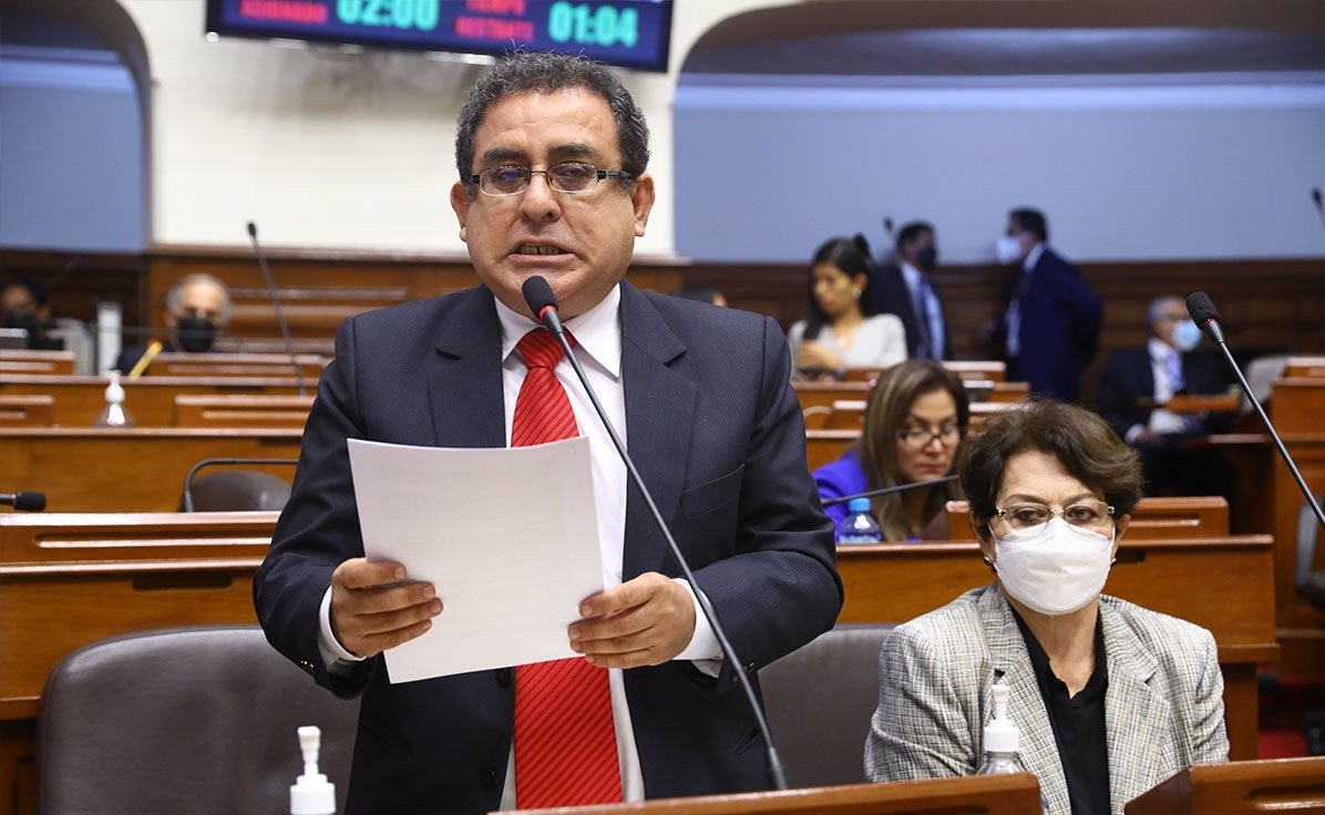 <strong>Luis Picón votó en contra de inhabilitar a congresista acusado de violación</strong>