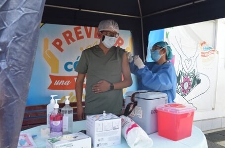 Huánuco: aplicarán vacuna bivalente contra la Covid-19 a 6120 profesionales de Salud